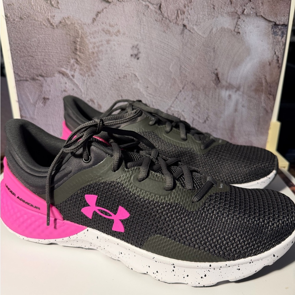 Under Armour Size 11 Runming Shoes Women's Gray and Pink